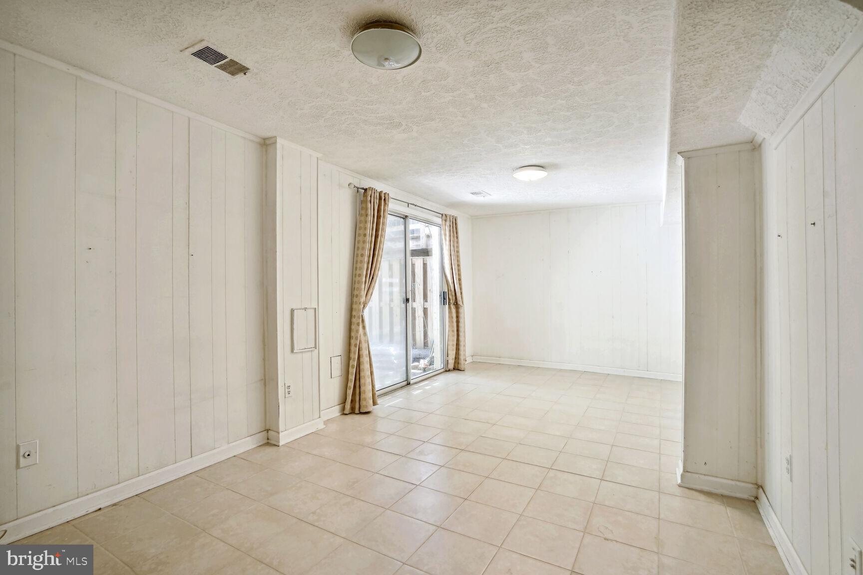 DANBURY FOREST - Residential