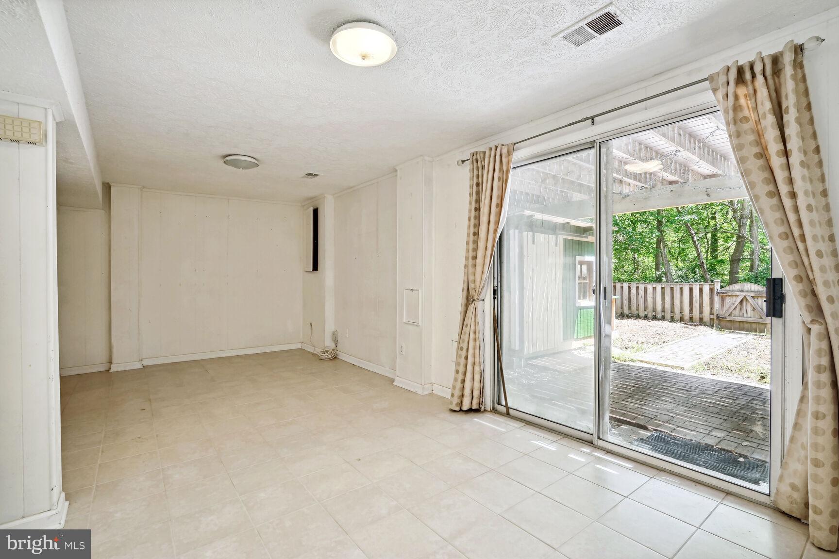 DANBURY FOREST - Residential