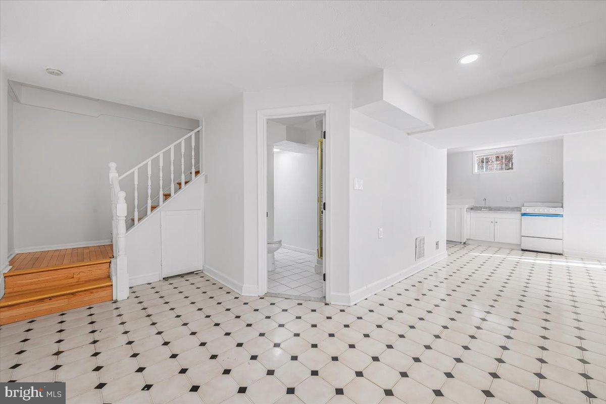 OLD FORT HILLS - Residential