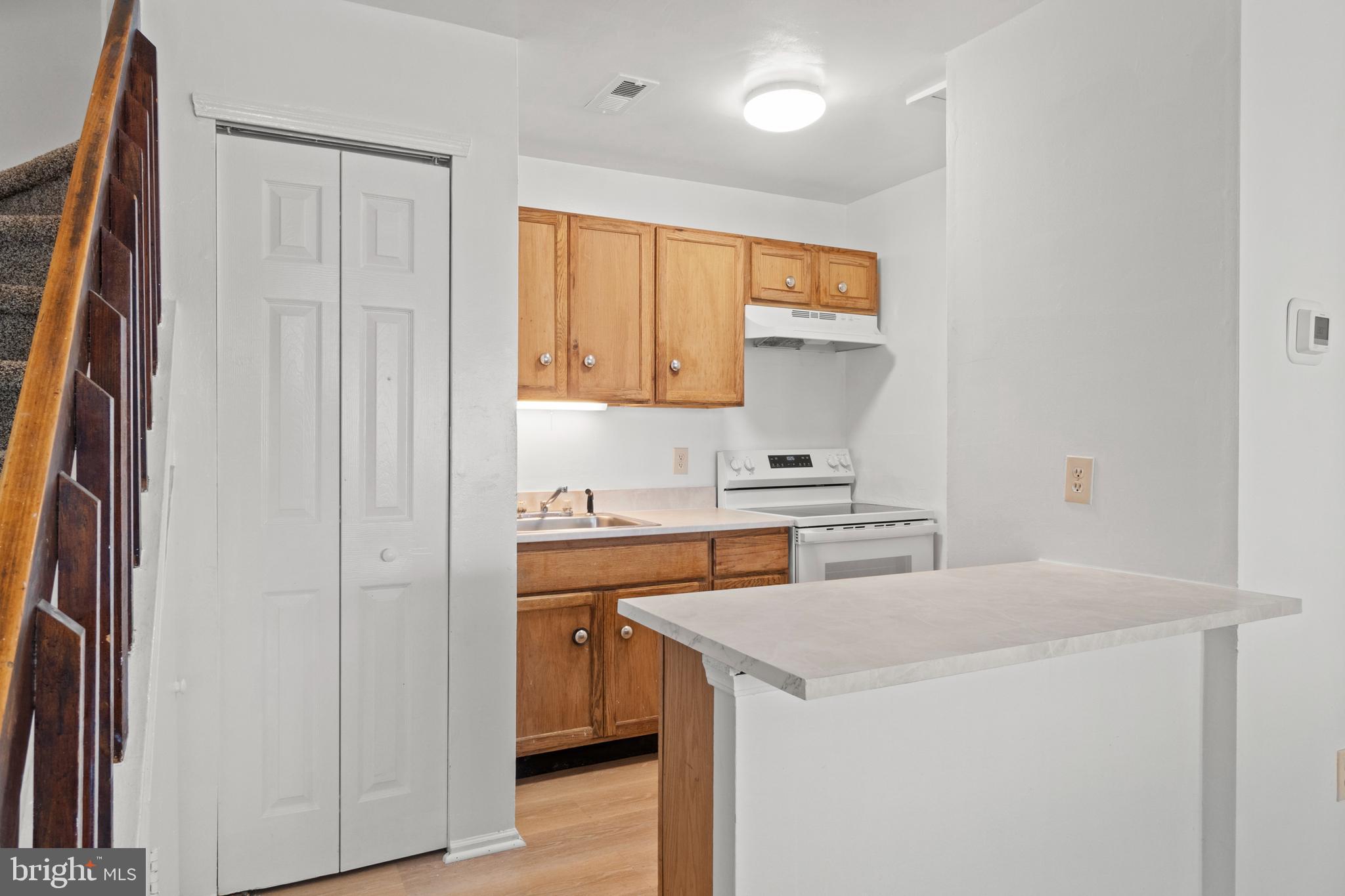 106 NEWTOWNE SQUARE