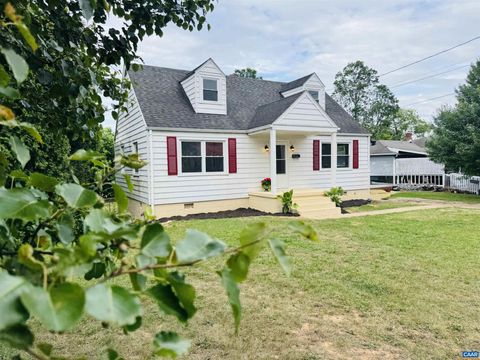 Homes For Sale - 1607 Skymont Cr Cir<br/> STAUNTON, VA 24401