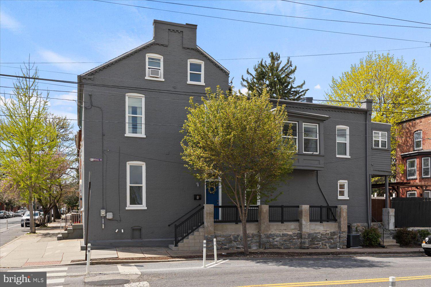 8 N MARSHALL STREET