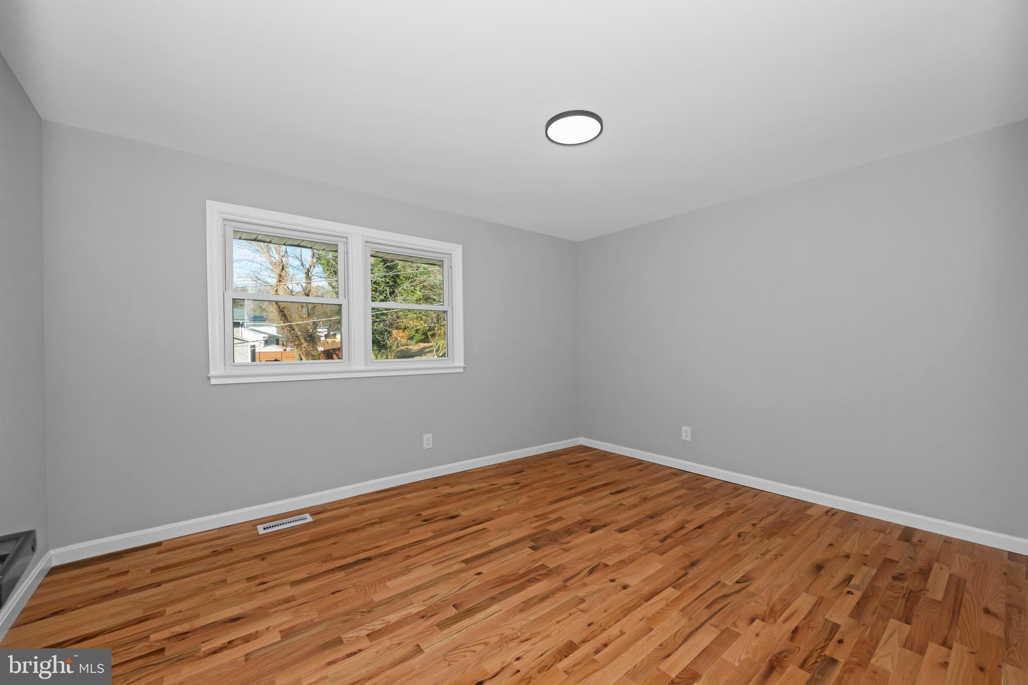 FOREST KNOLLS - Residential