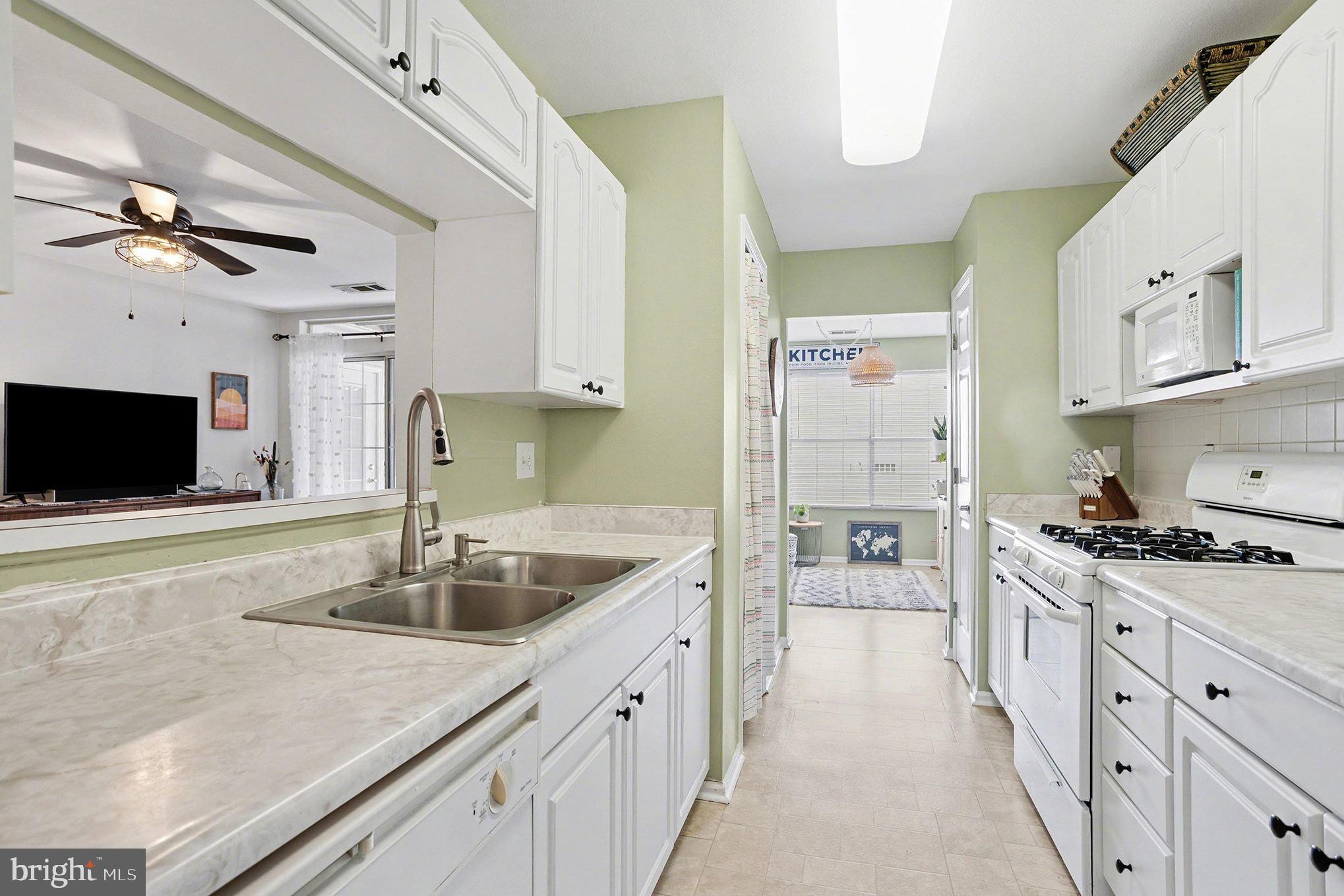 ENGLISH COUNTRY MANOR - Residential