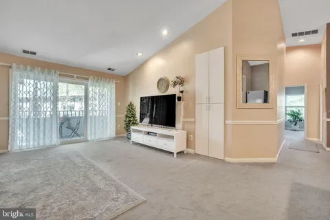7716 Lafayette Forest Drive Unit 167, Annandale, VA MLS: VAFX2233646