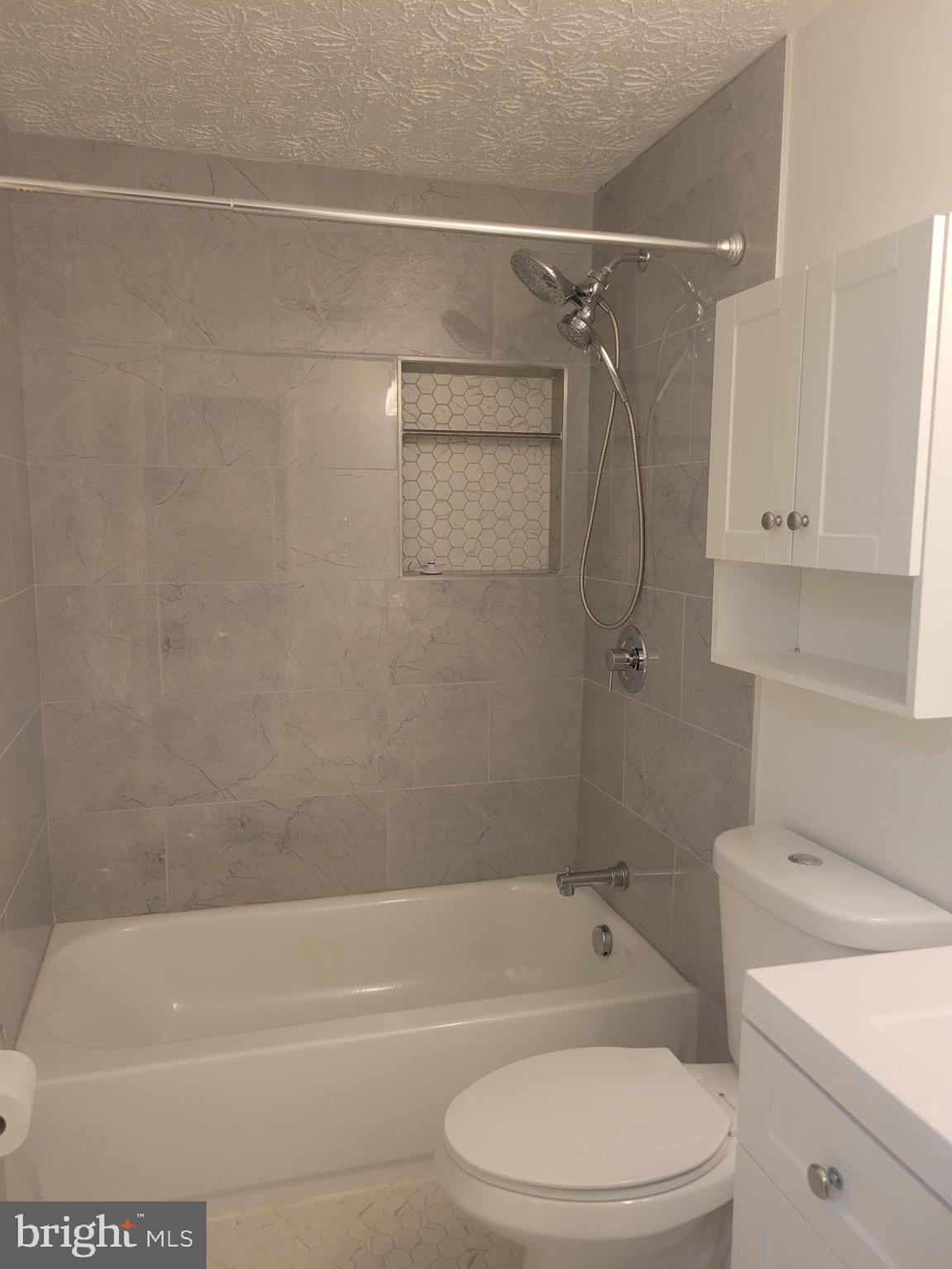 OLNEY OAKS - Residential Lease