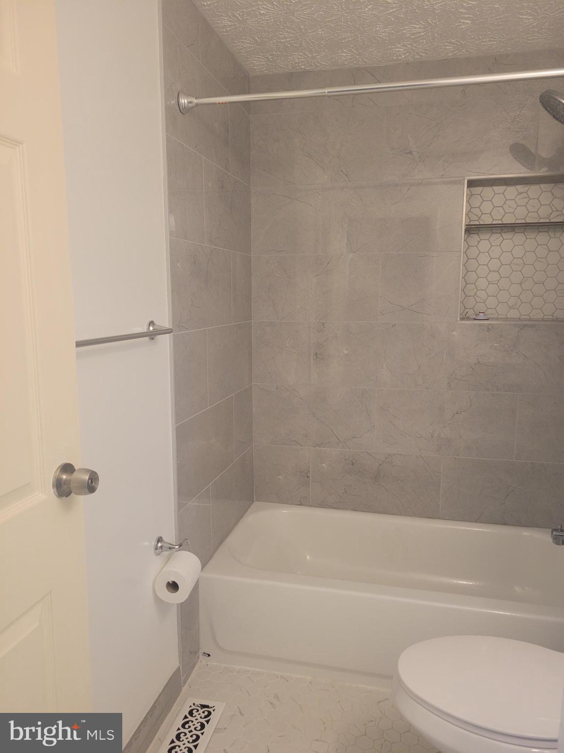 OLNEY OAKS - Residential Lease