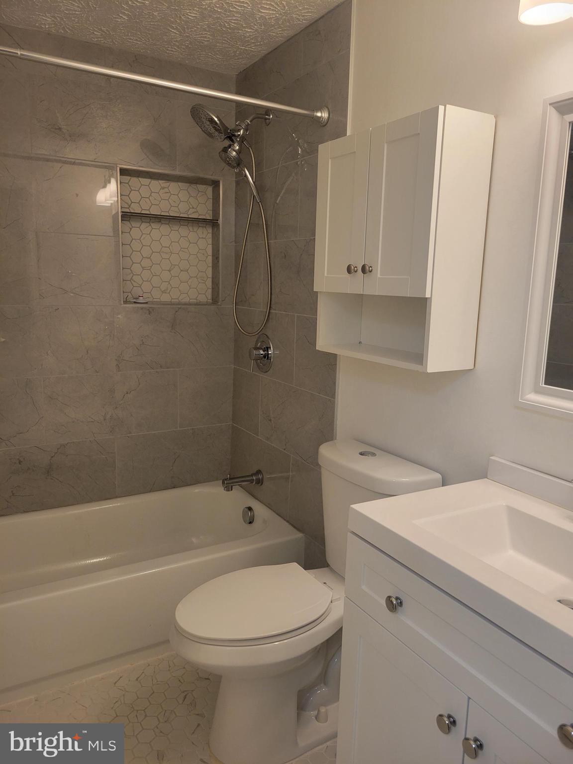 OLNEY OAKS - Residential Lease