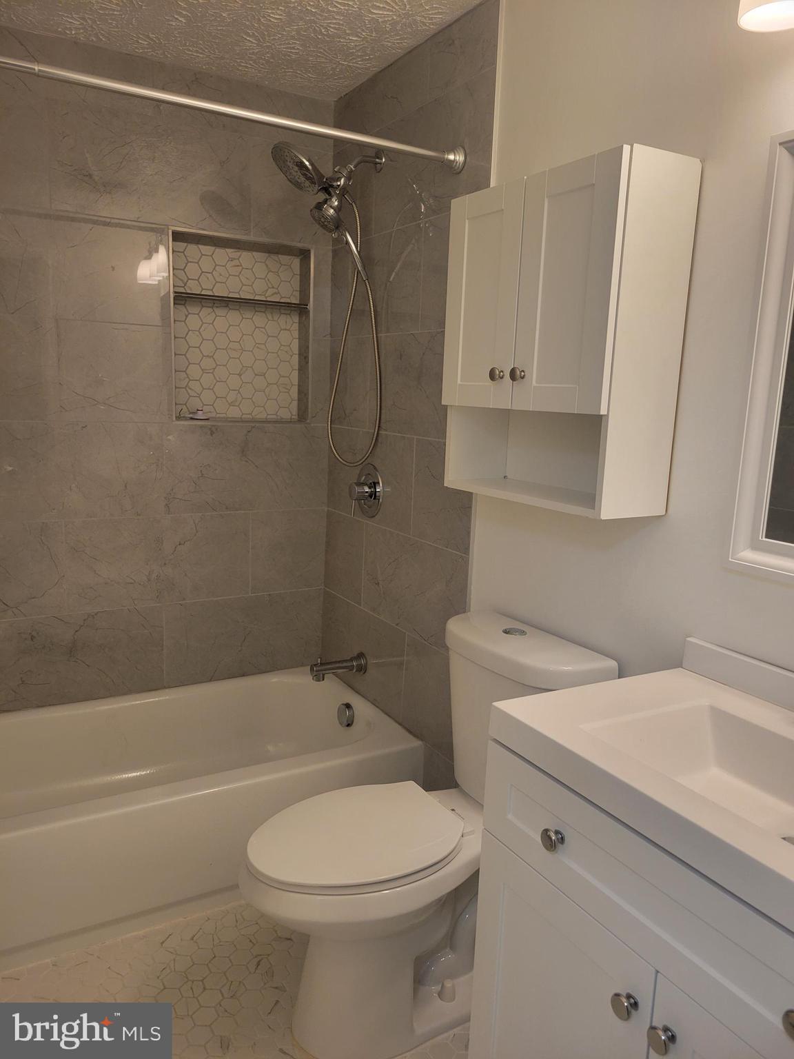 OLNEY OAKS - Residential Lease