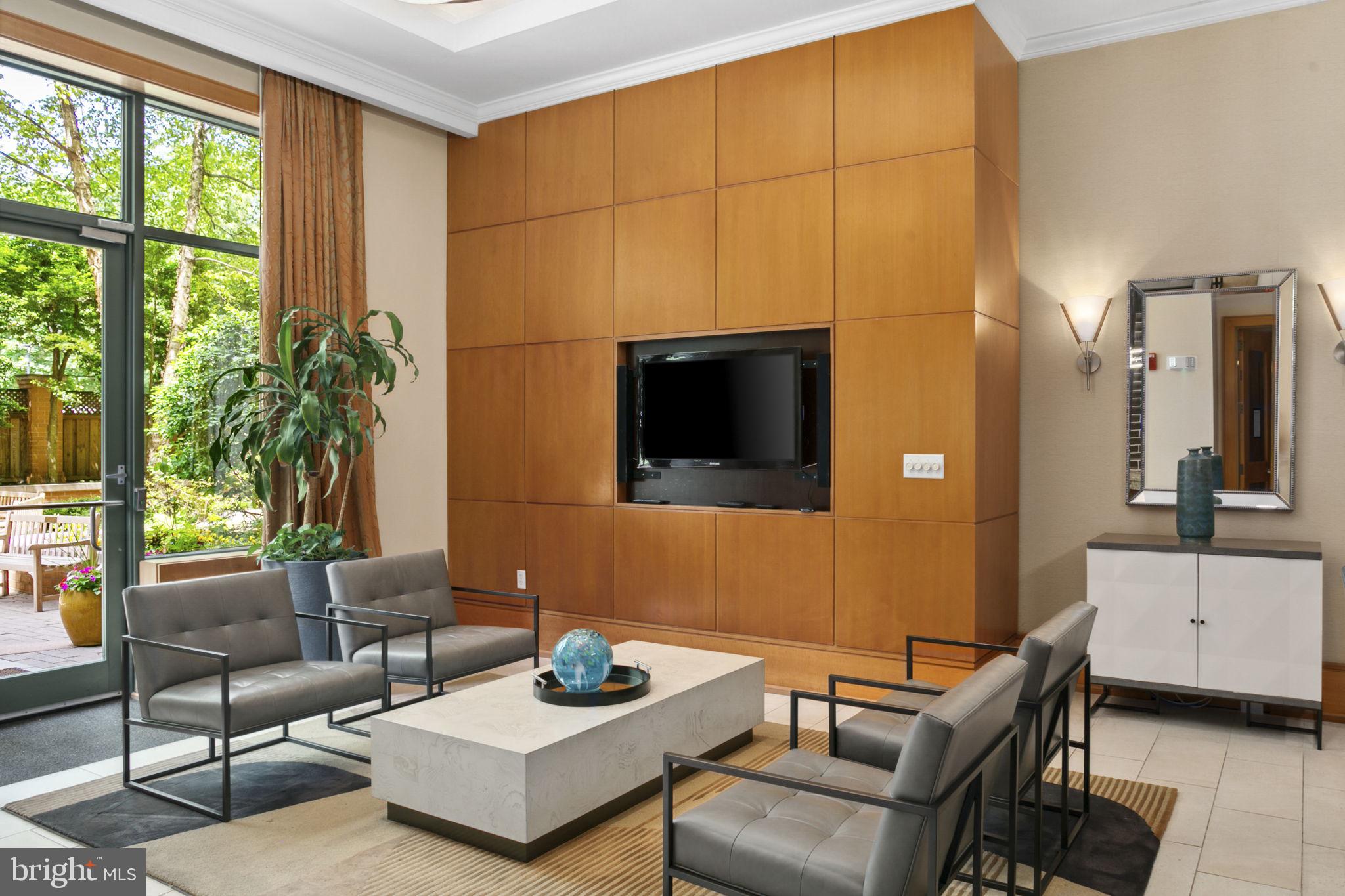 VIRGINIA SQUARE - Residential