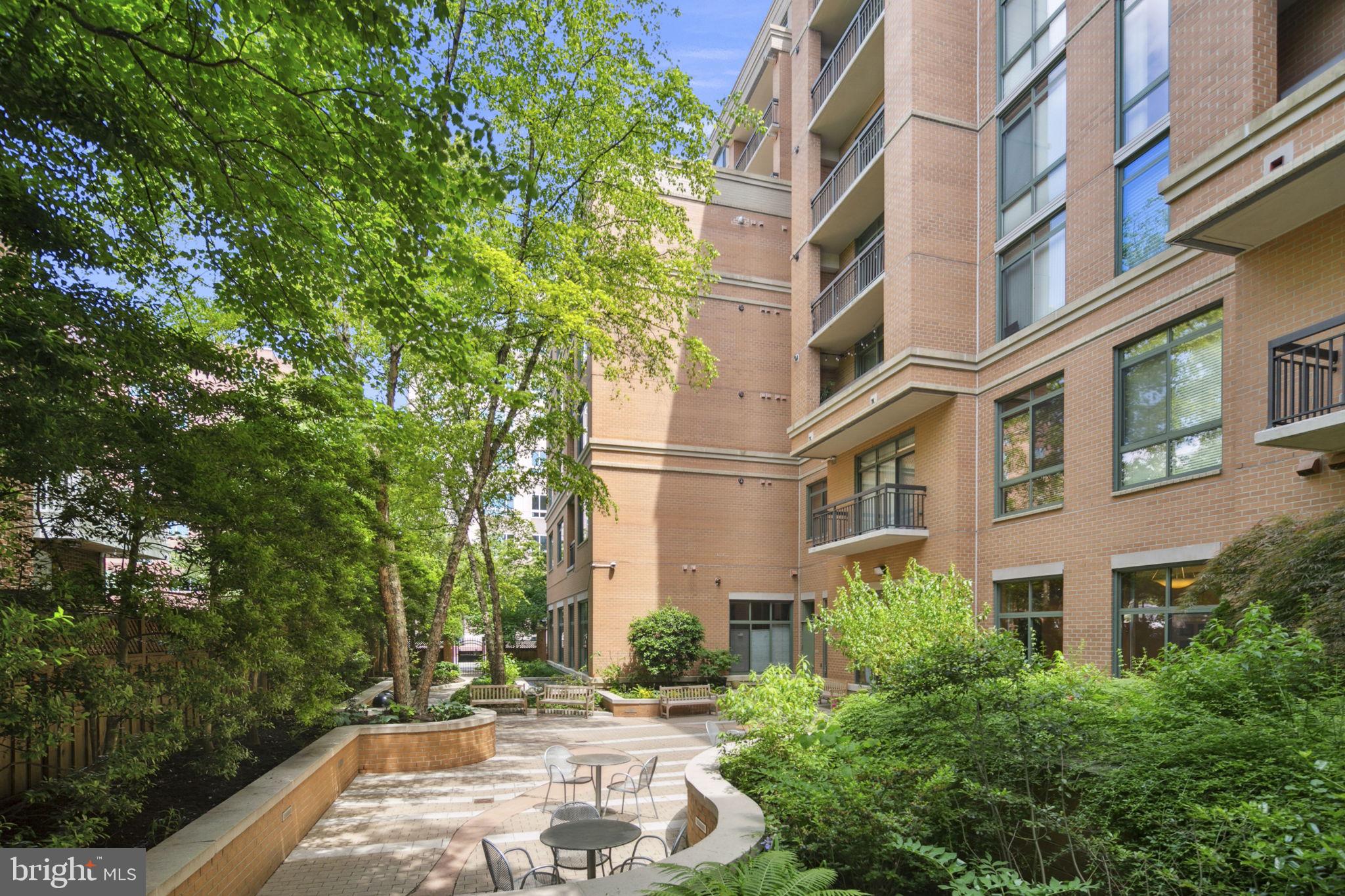 VIRGINIA SQUARE - Residential