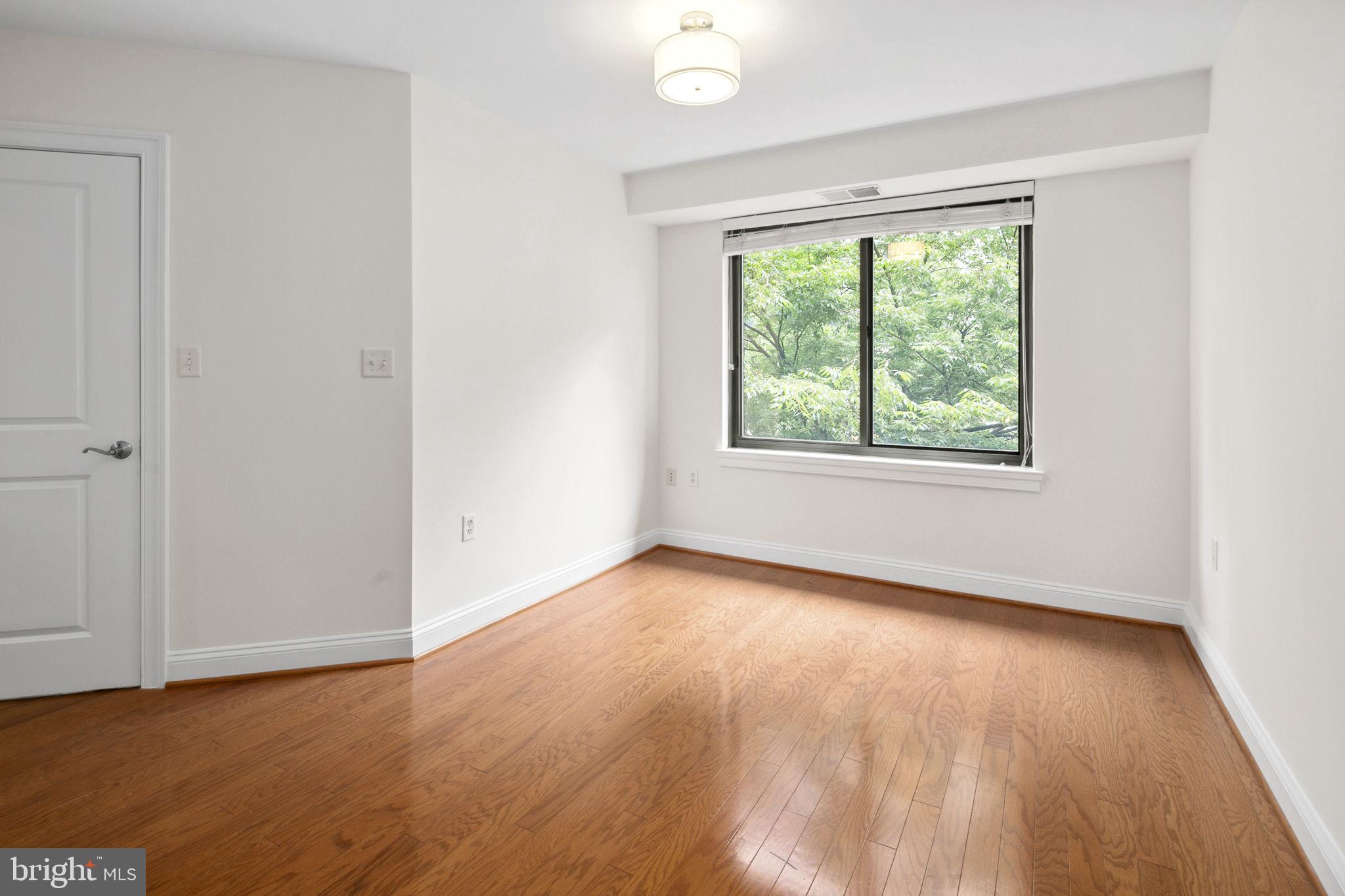 VIRGINIA SQUARE - Residential