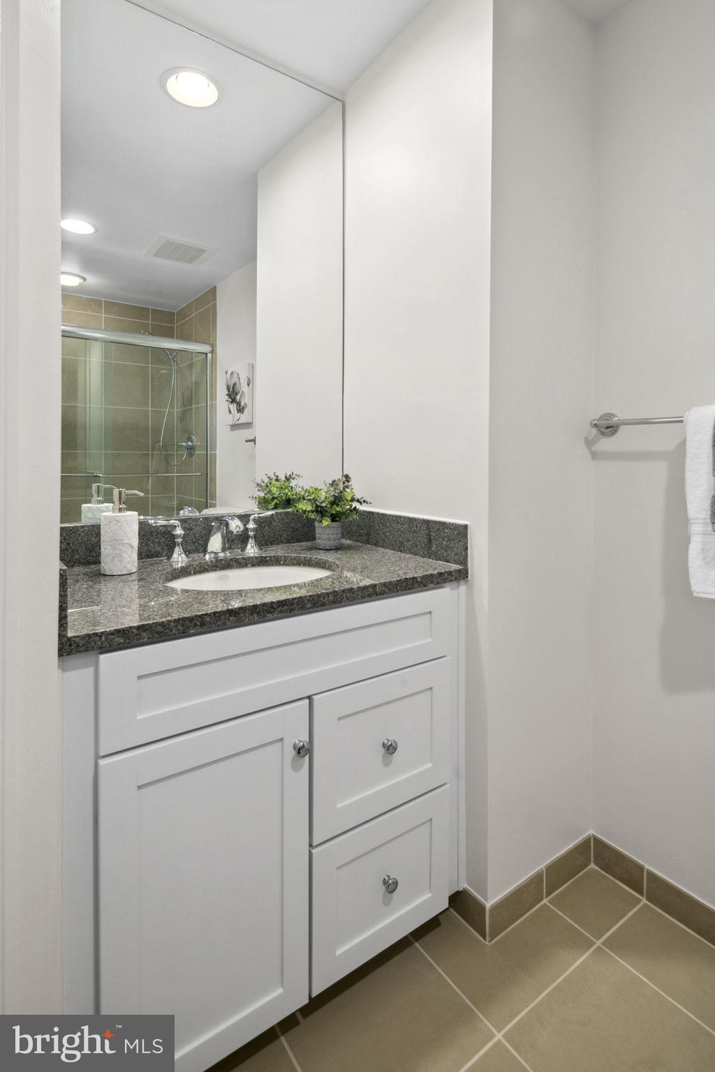 VIRGINIA SQUARE - Residential