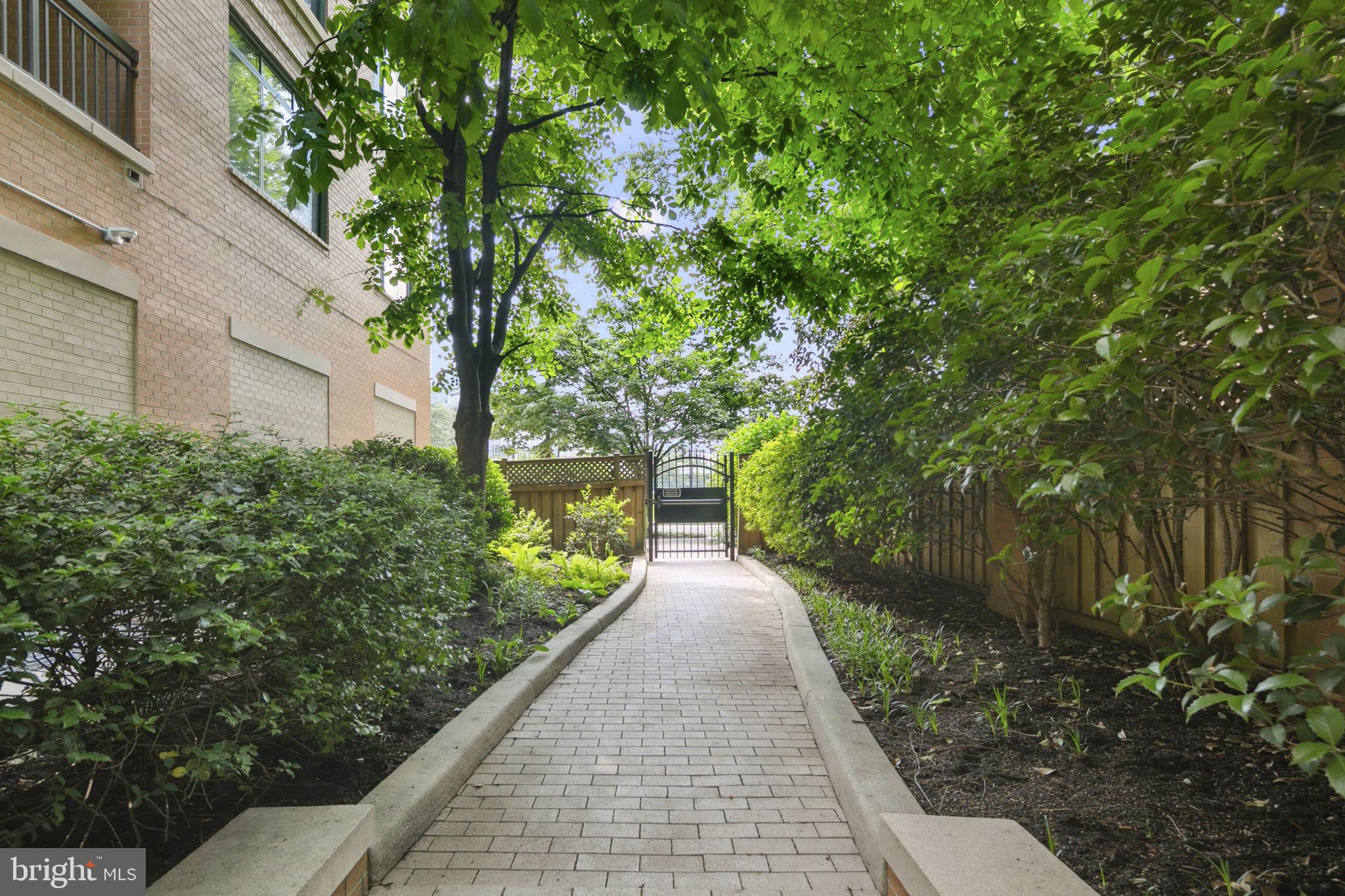 VIRGINIA SQUARE - Residential