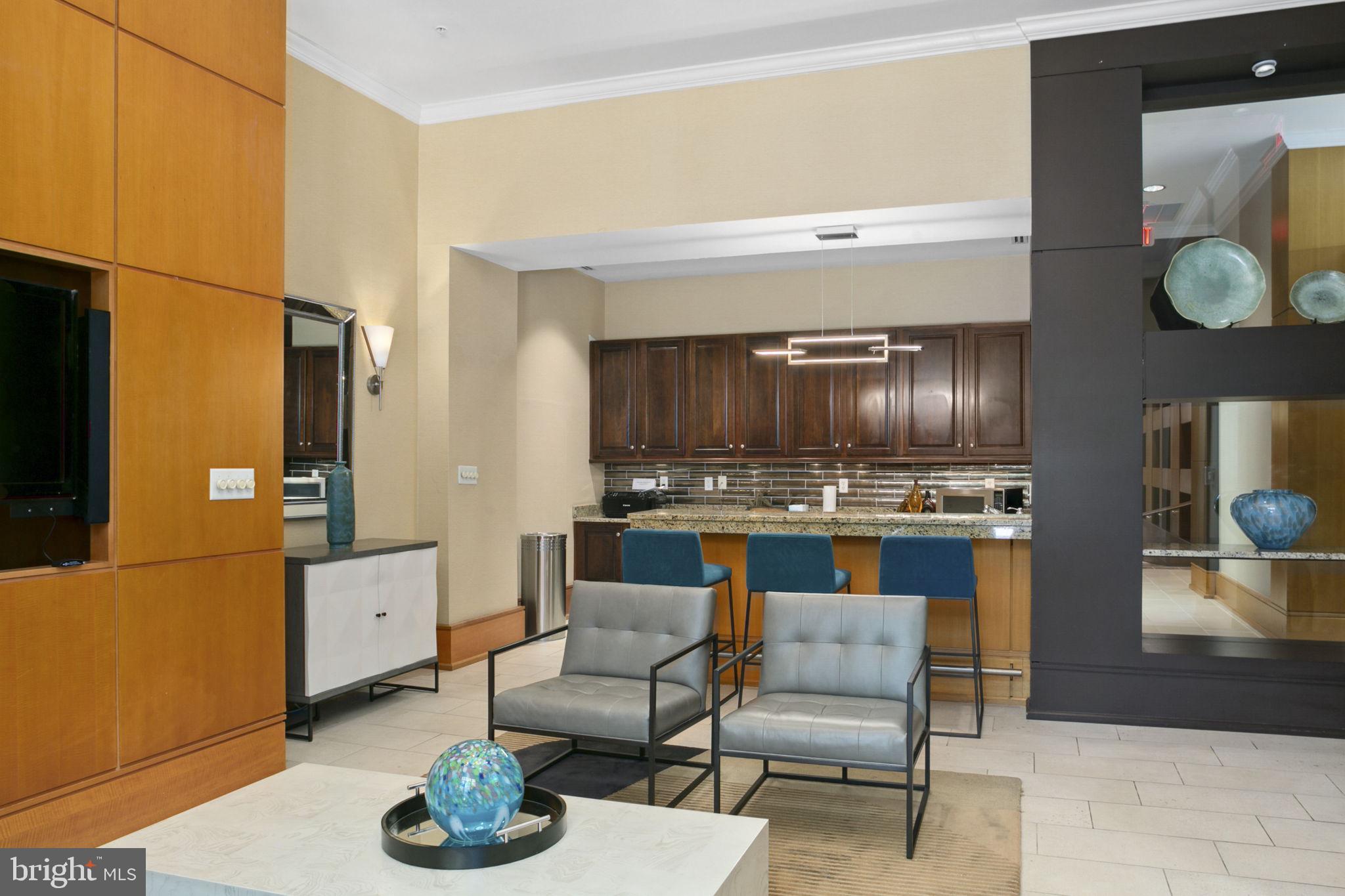 VIRGINIA SQUARE - Residential