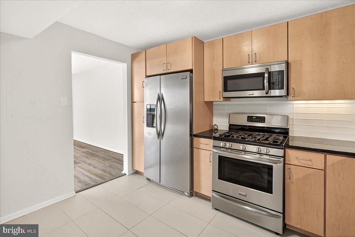 118 MONROE STREET 1208