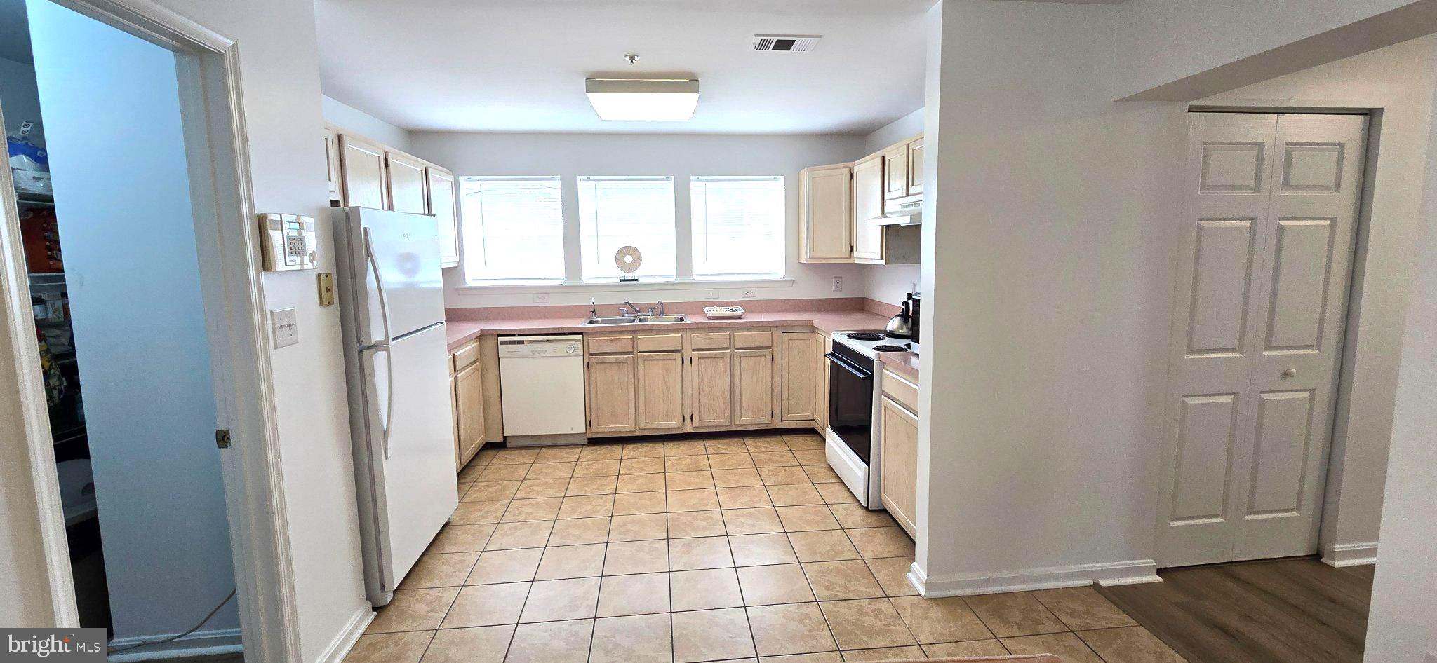 APPLEGATE CONDO - Residential