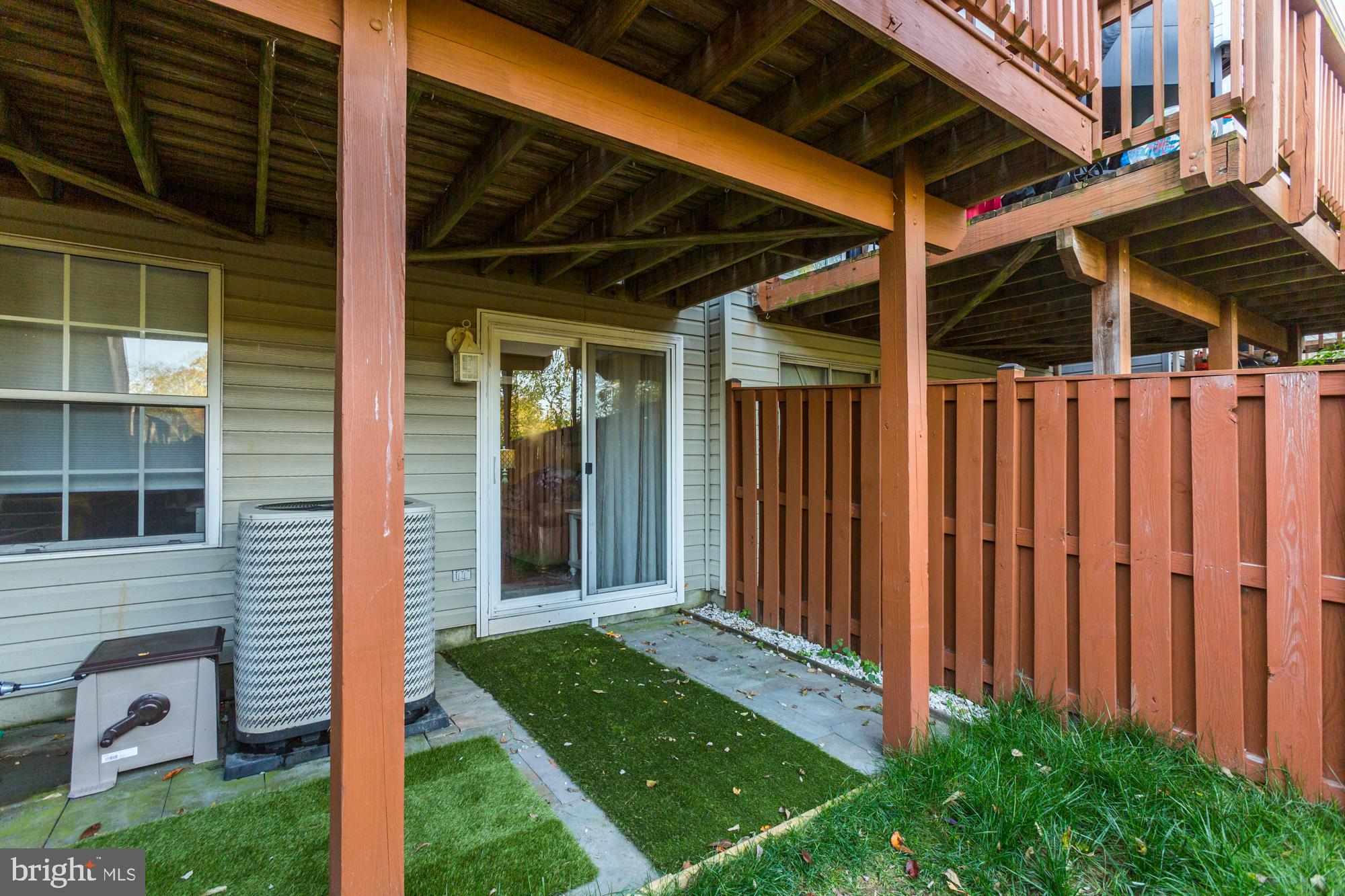 STONEY BEACH - Residential