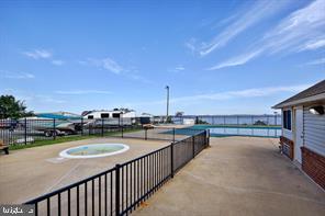 STONEY BEACH - Residential