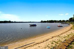 STONEY BEACH - Residential