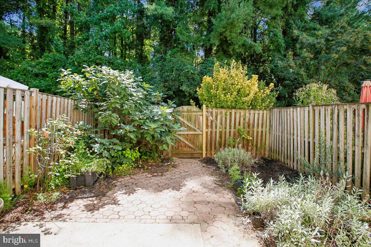 6039 HEATHERWOOD DRIVE