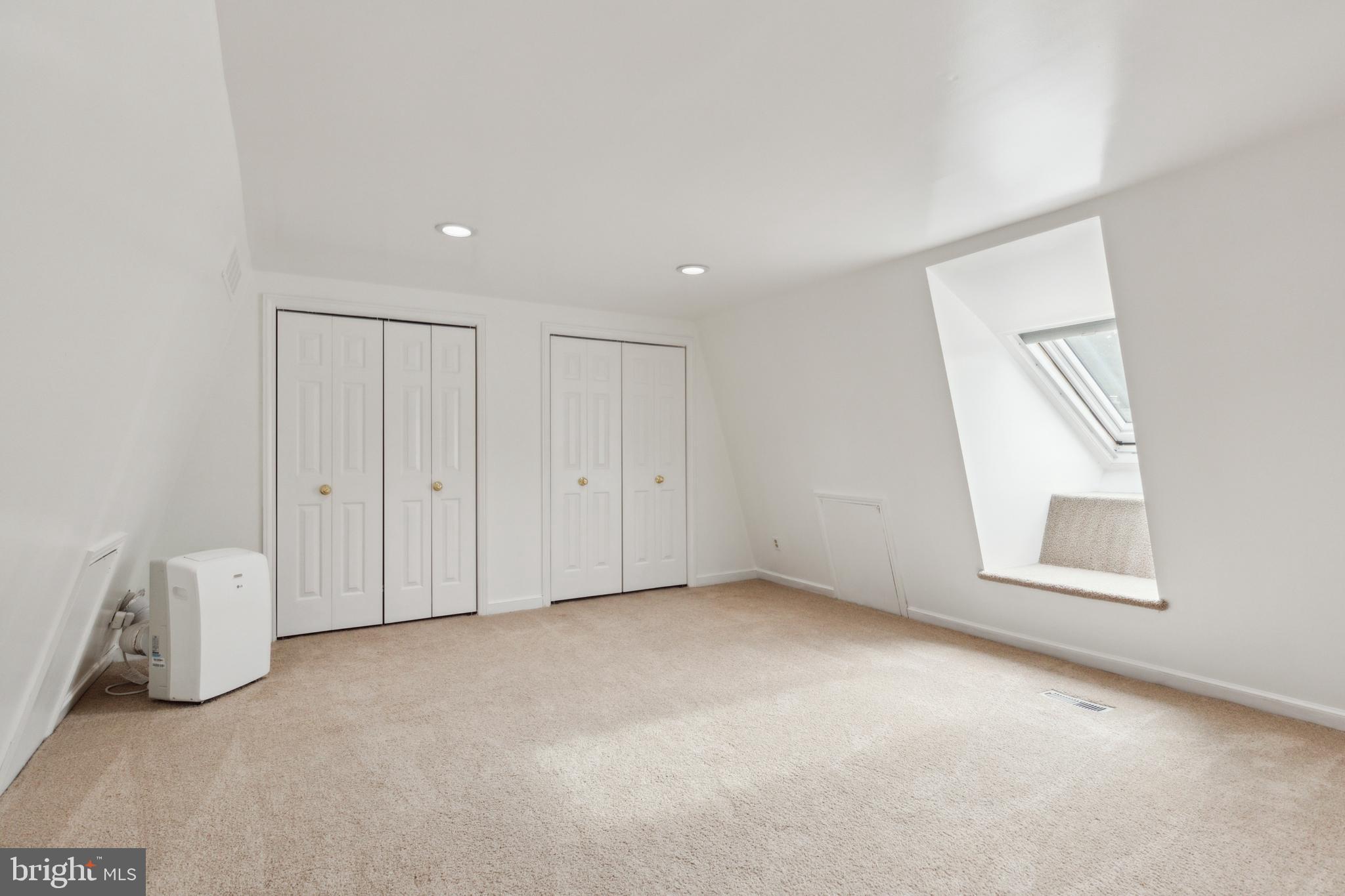 OAK KNOLL - Residential