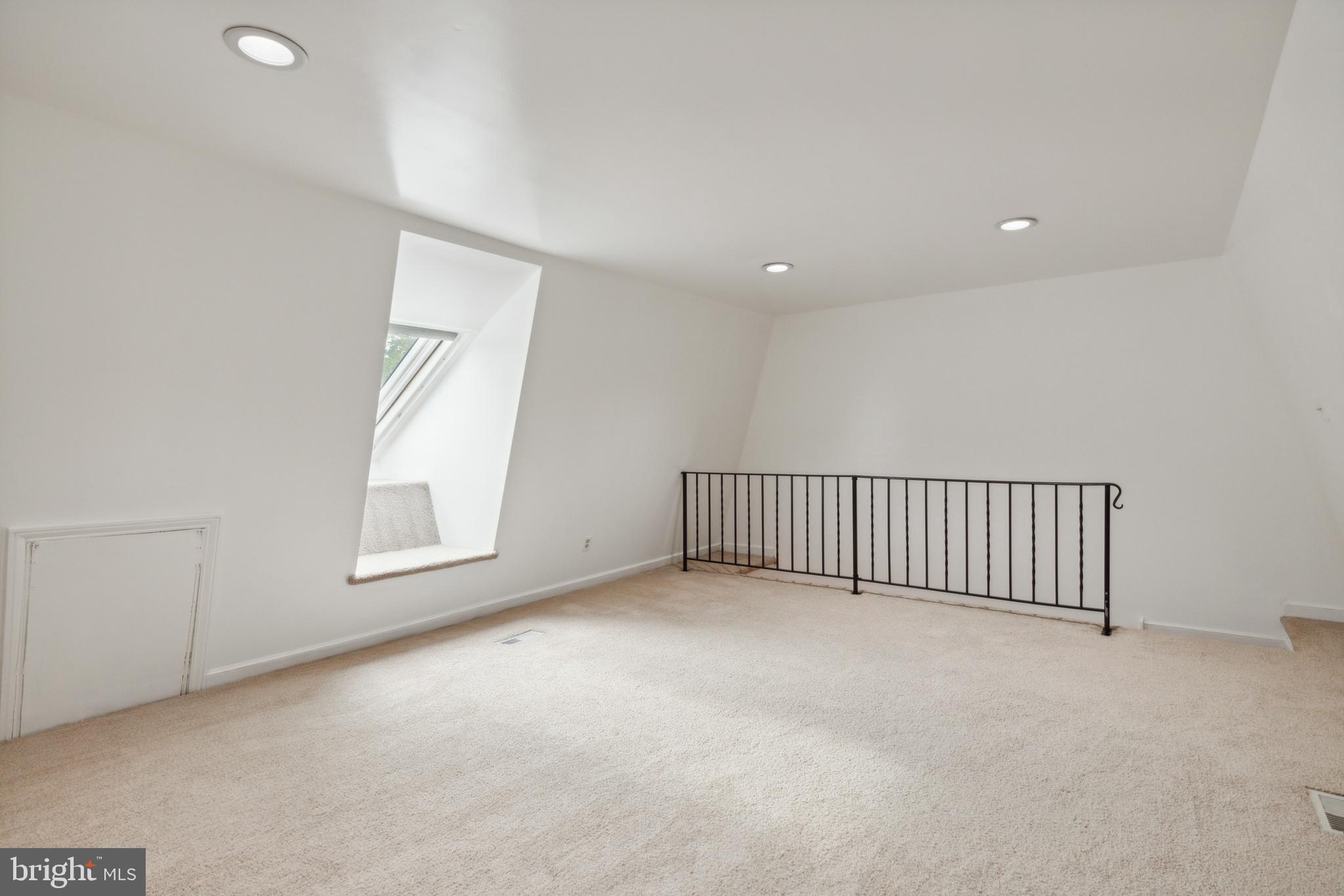 OAK KNOLL - Residential