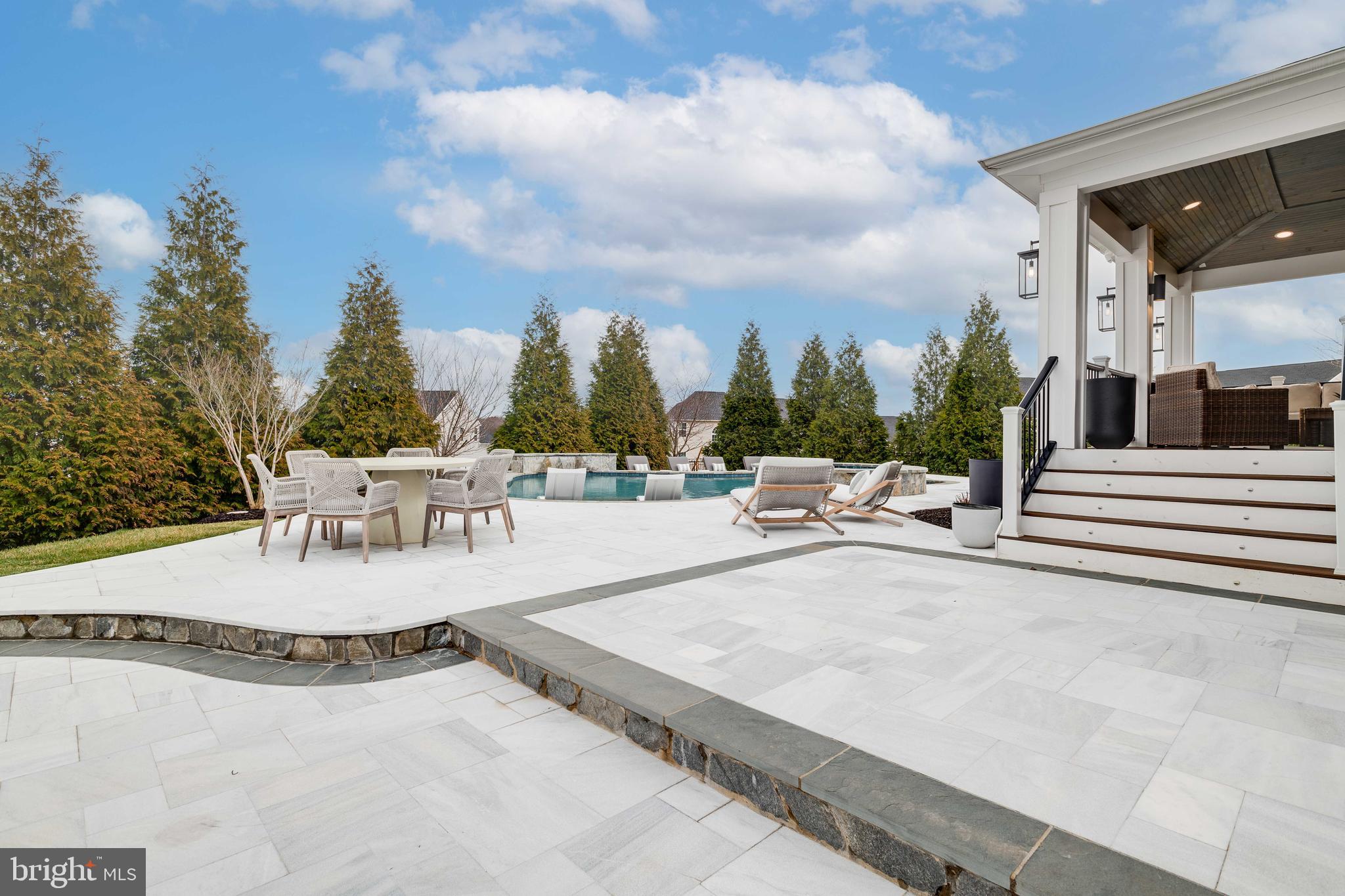 DAWSON'S CORNER - Residential