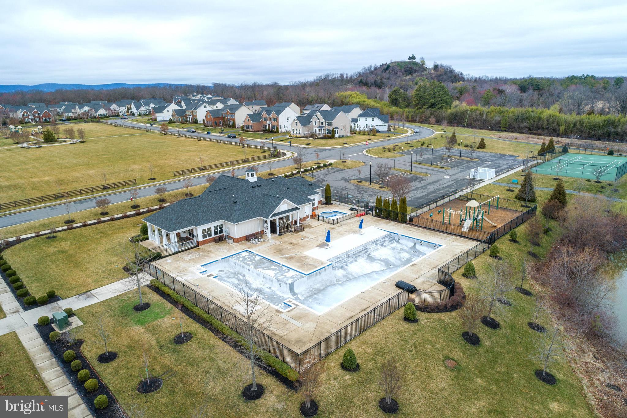 DAWSON'S CORNER - Residential