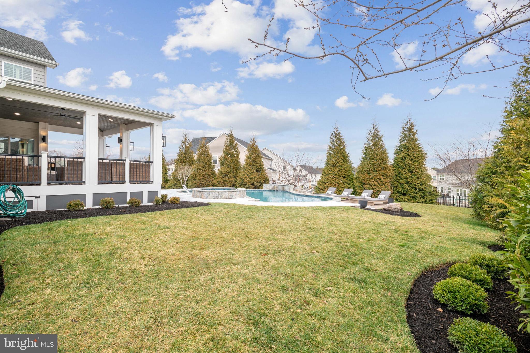 DAWSON'S CORNER - Residential