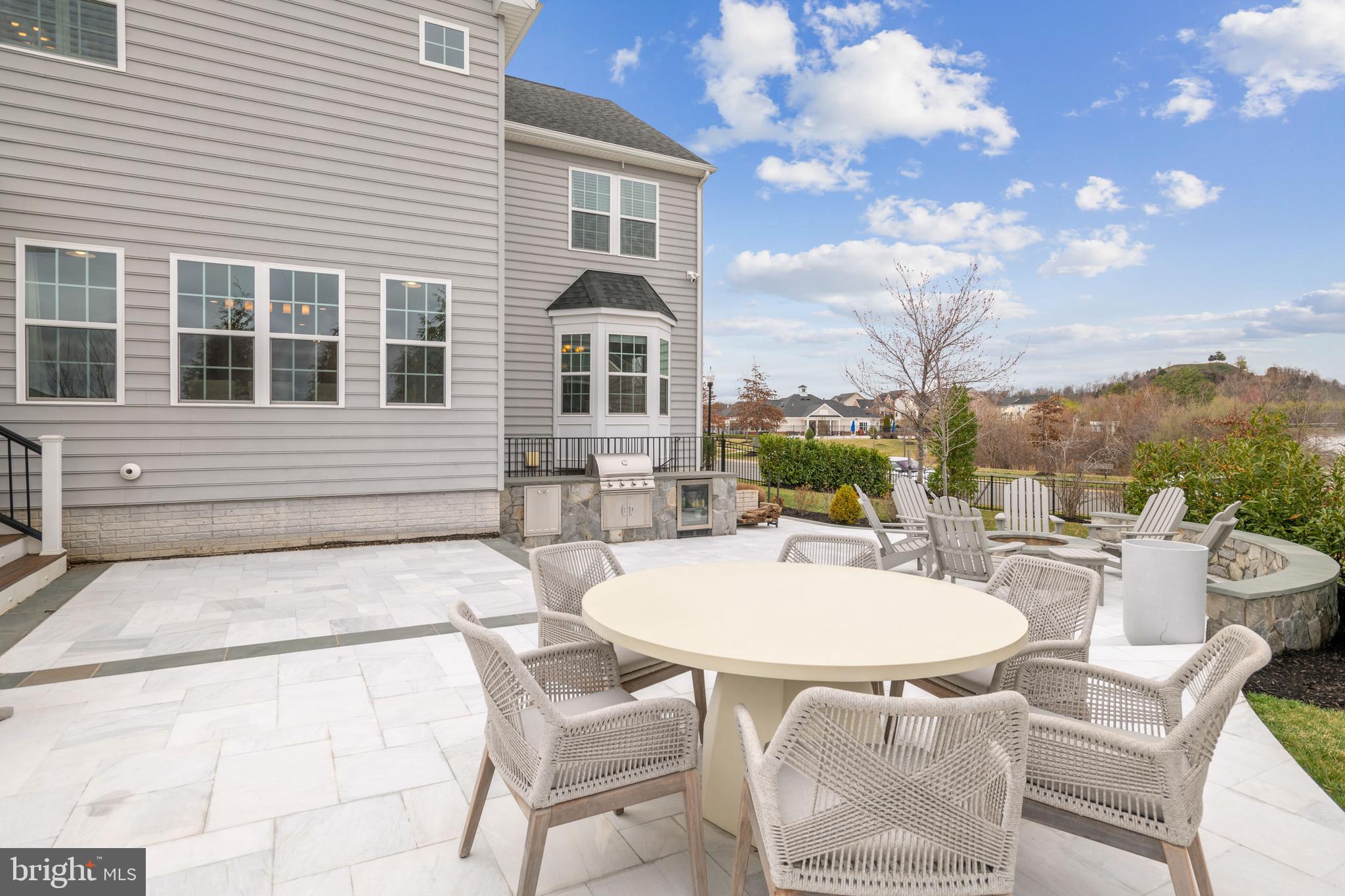 DAWSON'S CORNER - Residential