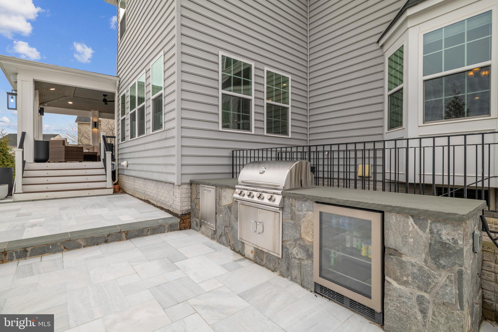 DAWSON'S CORNER - Residential