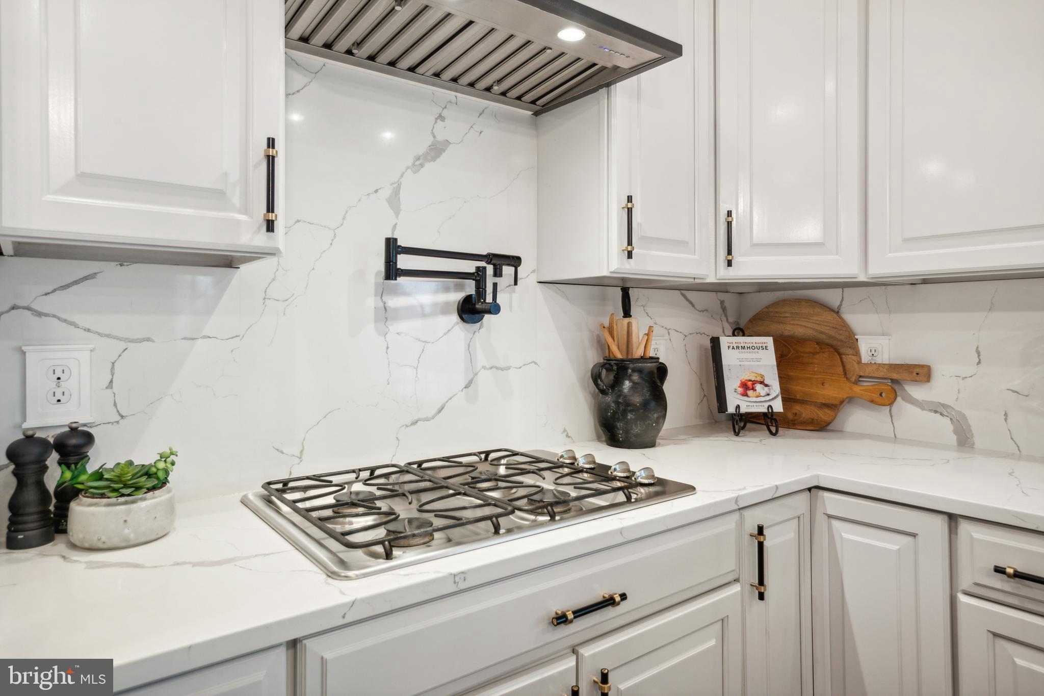 DAWSON'S CORNER - Residential