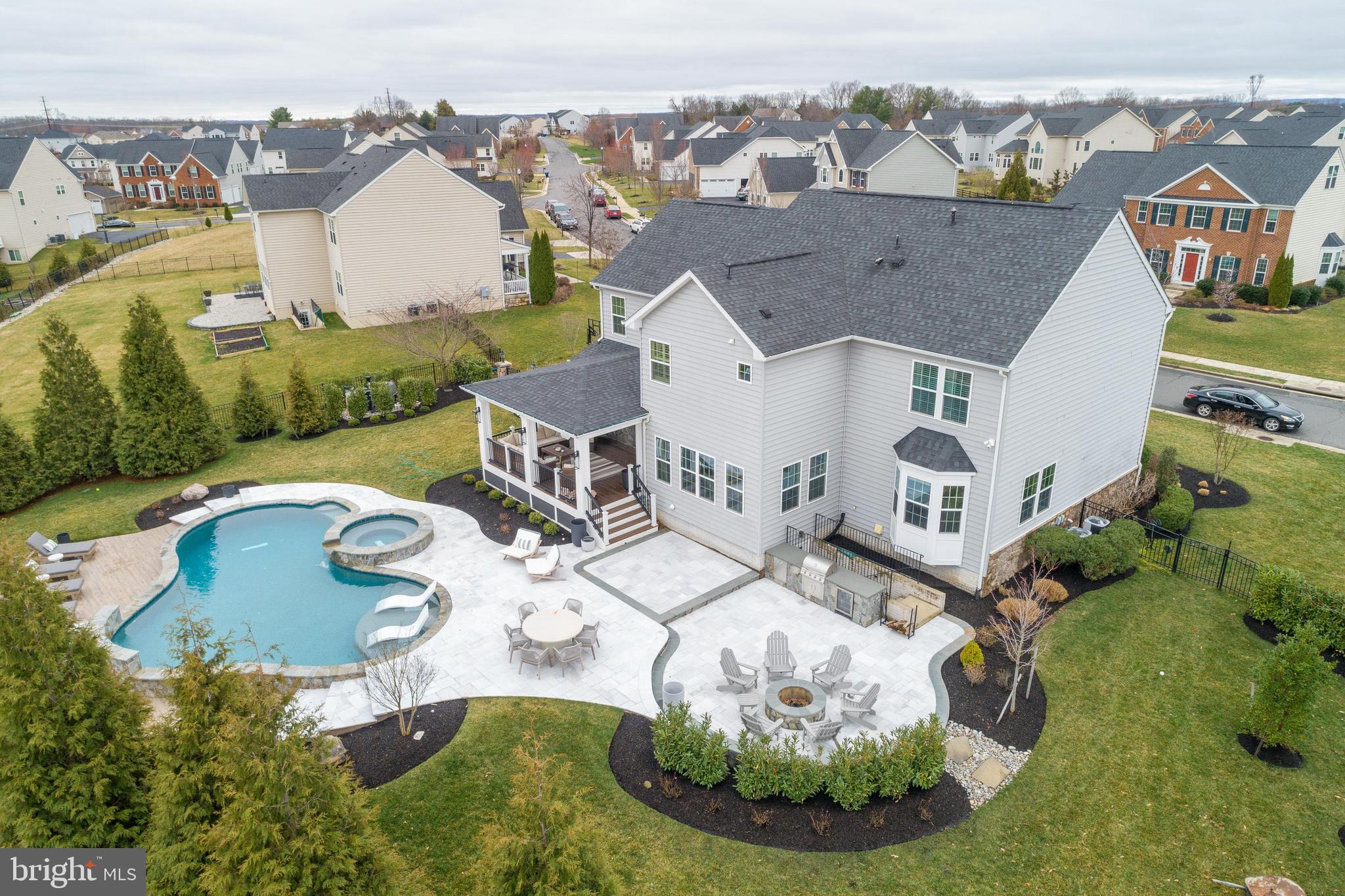 DAWSON'S CORNER - Residential