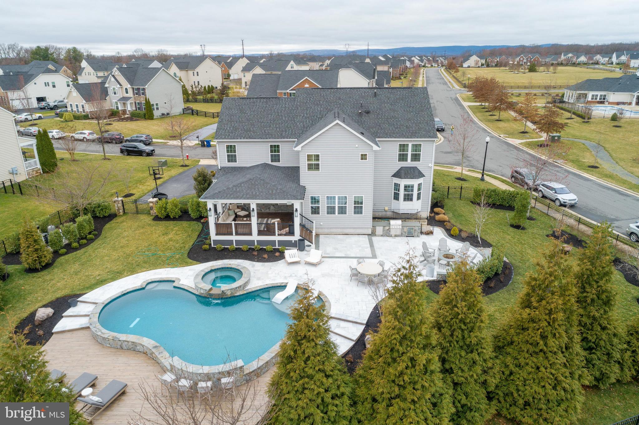 DAWSON'S CORNER - Residential