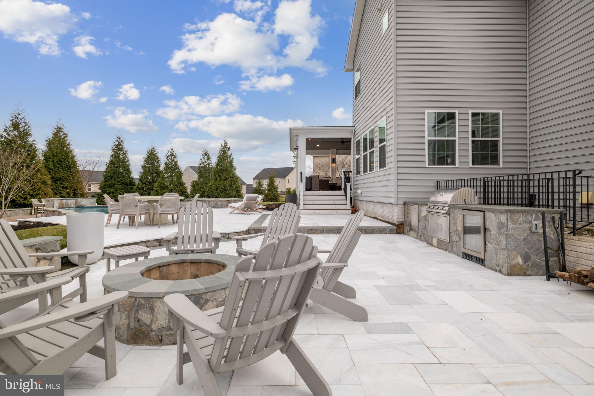 DAWSON'S CORNER - Residential