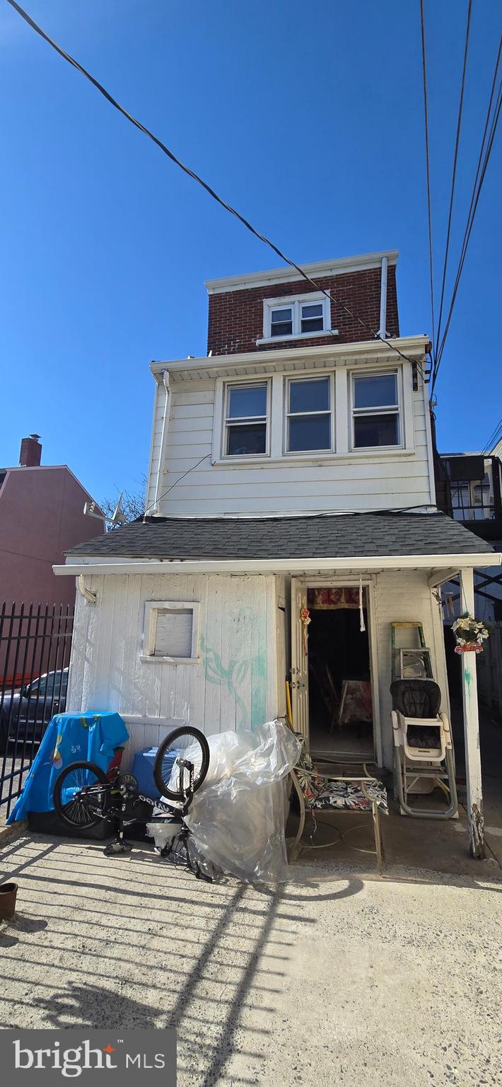944 W WALNUT STREET