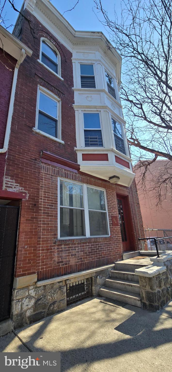 944 W WALNUT STREET