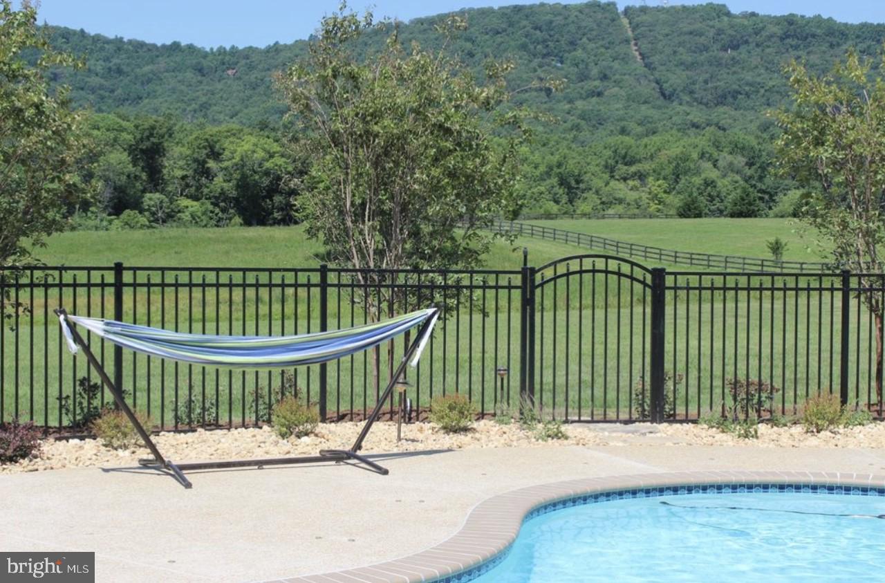 AVONDALE ESTATES - Residential