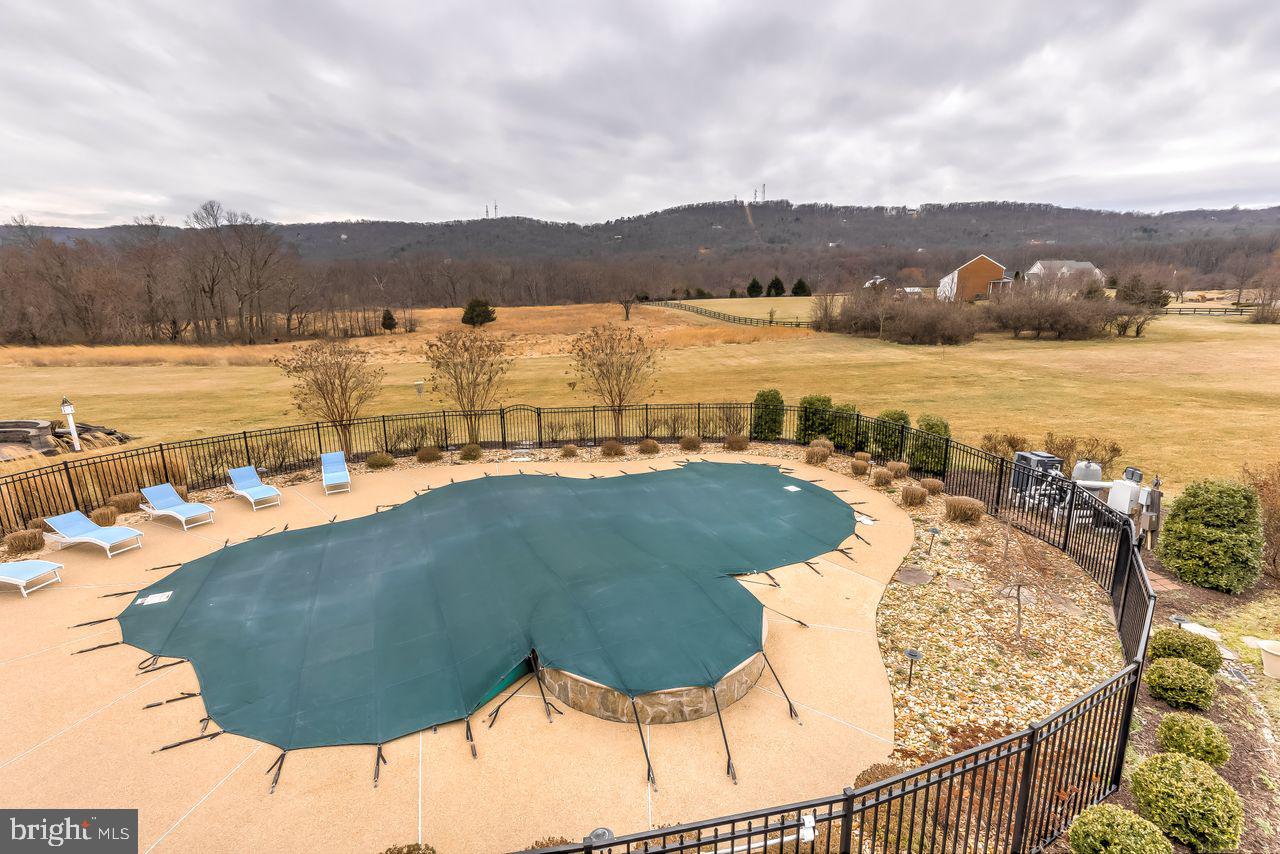 AVONDALE ESTATES - Residential