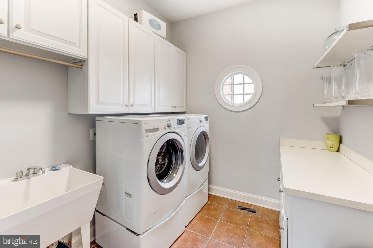 AVONDALE ESTATES - Residential