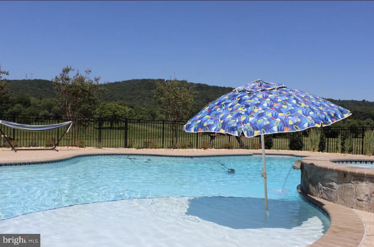 AVONDALE ESTATES - Residential