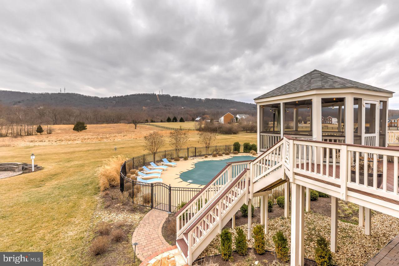 AVONDALE ESTATES - Residential