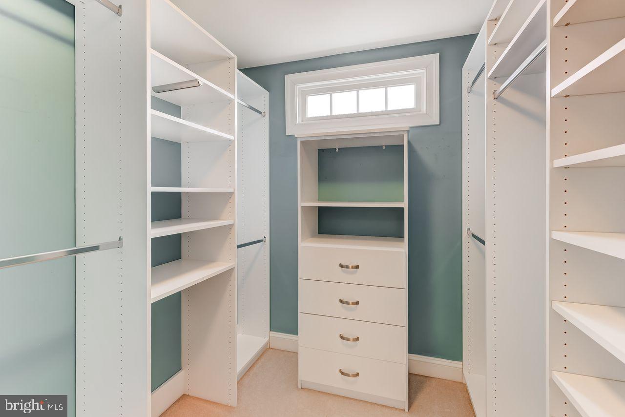 AVONDALE ESTATES - Residential