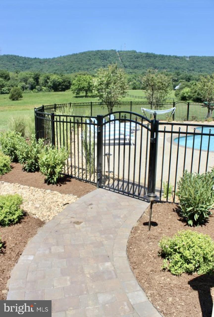 AVONDALE ESTATES - Residential