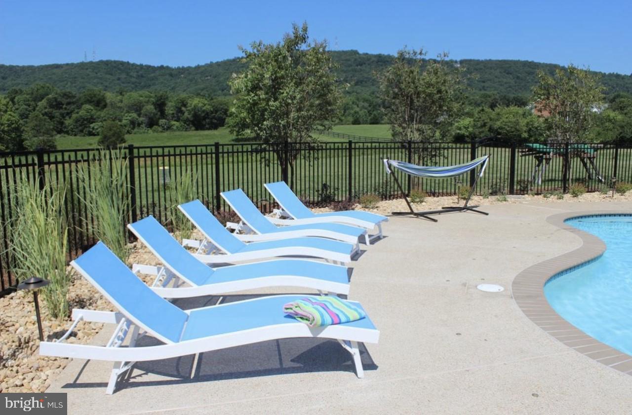 AVONDALE ESTATES - Residential