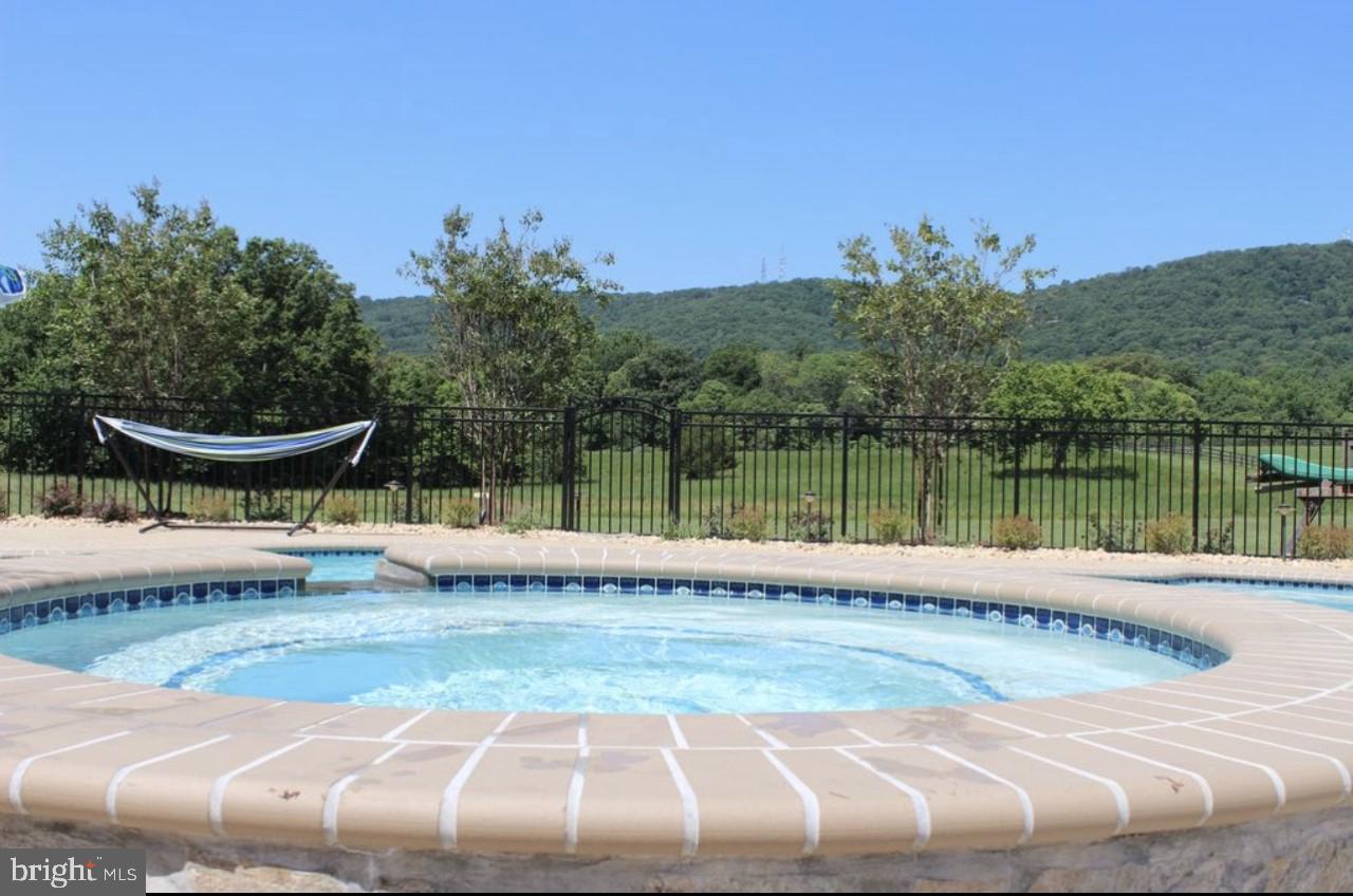 AVONDALE ESTATES - Residential