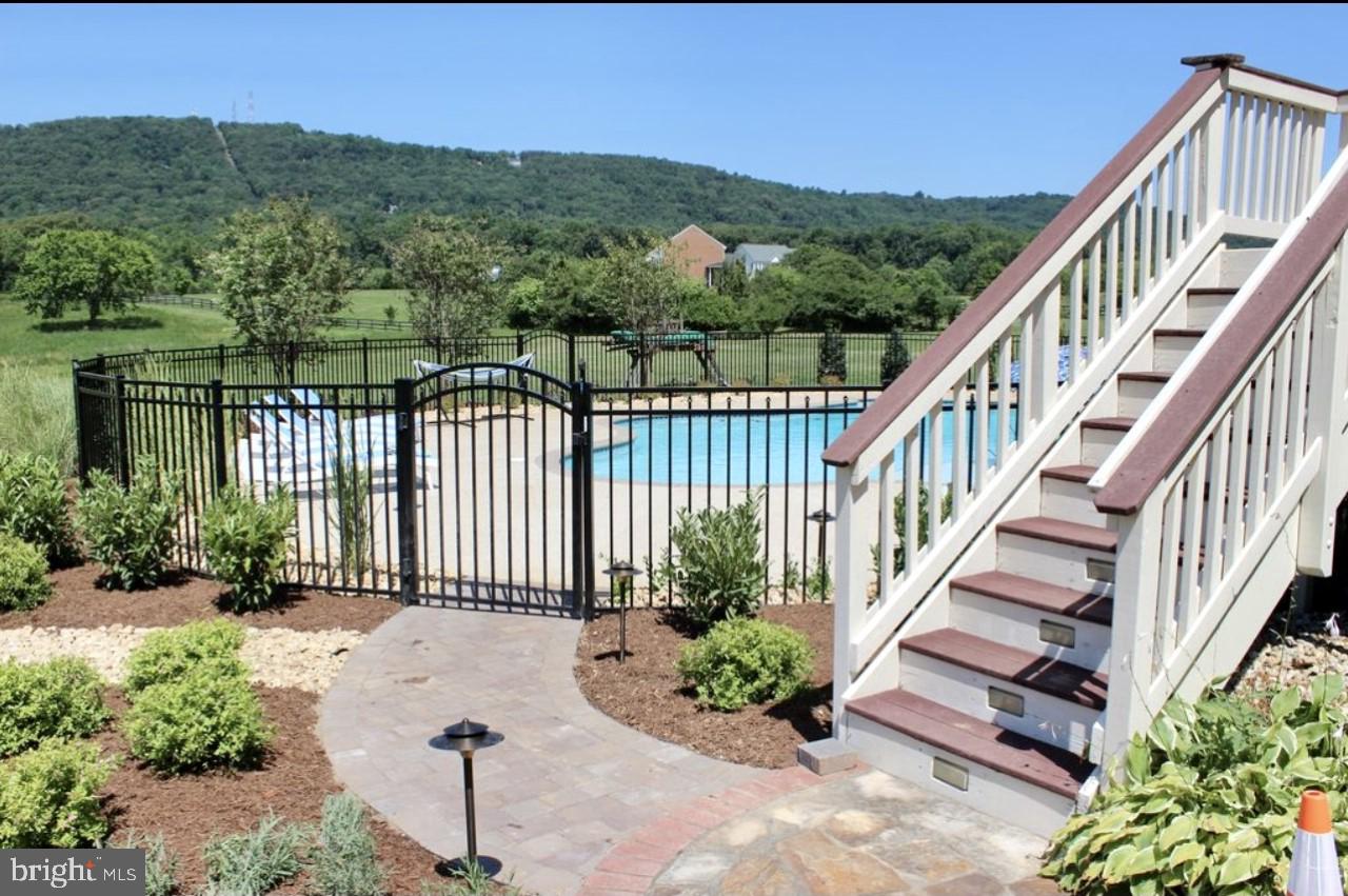 AVONDALE ESTATES - Residential