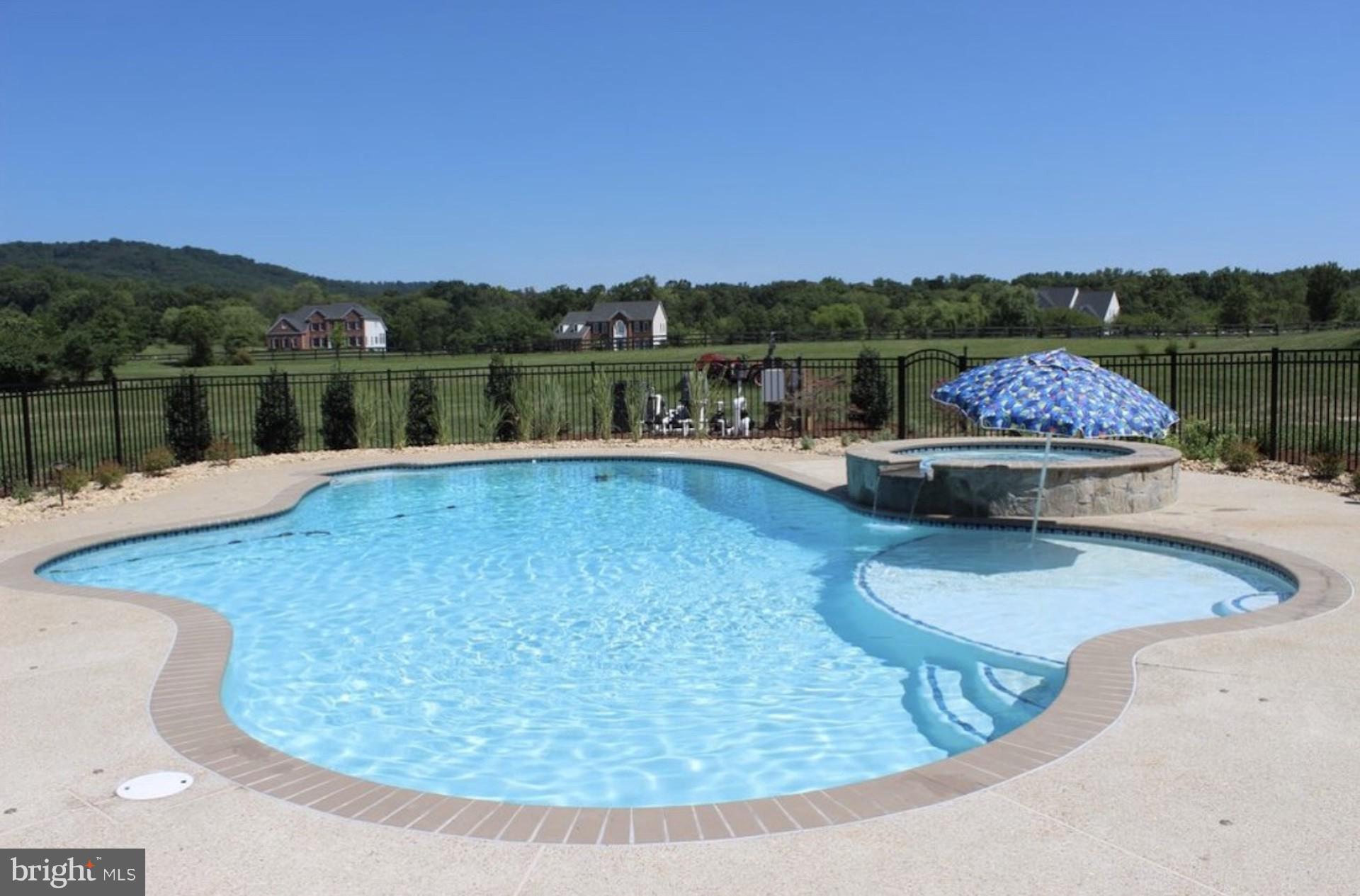 AVONDALE ESTATES - Residential