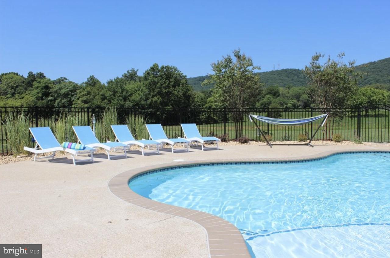 AVONDALE ESTATES - Residential